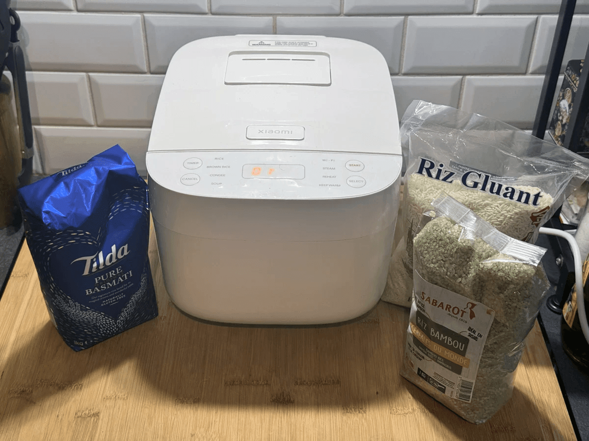 Xiaomi Smart Rice Cooker avec plusieurs sachets de riz différents